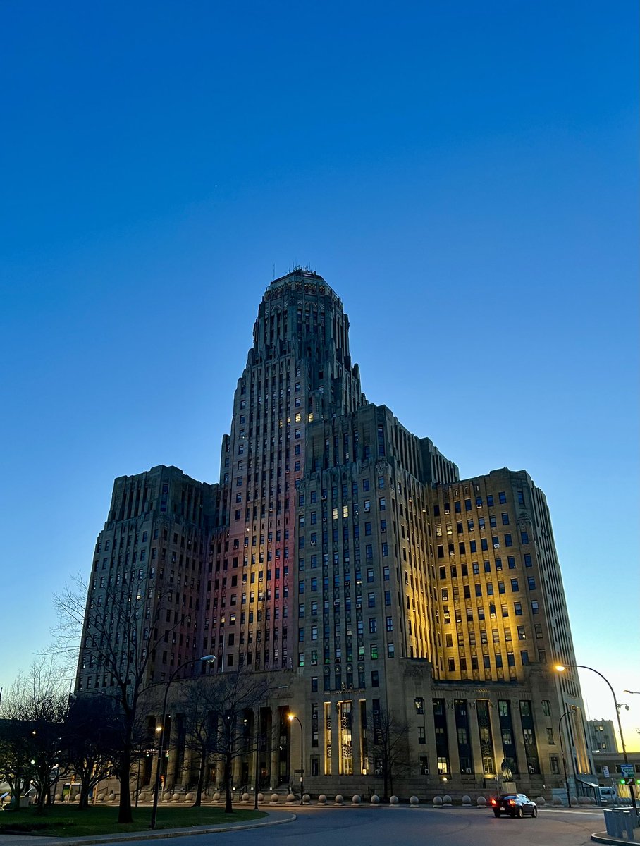 Twilight views in the convention district ✨🌃🌙 #buffalony #buffaloconventioncenter #conventioncenter #buffalony716 #twilight #architecture