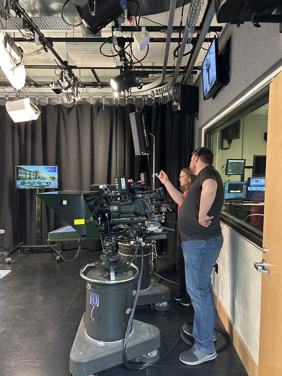 UpdateNewsUWEC's tweet photo. Our team is hard at work preparing for the first broadcast of the semester! https://t.co/dtB4Q4dlHB