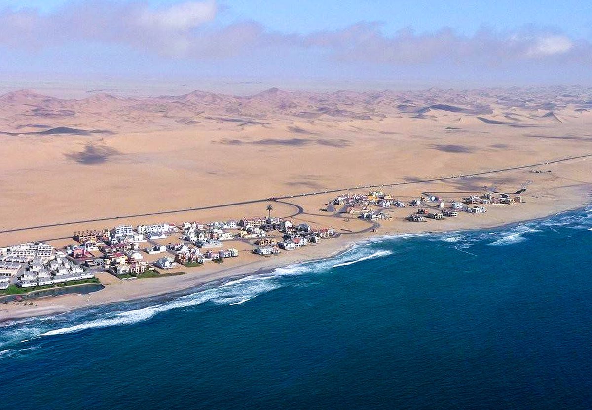 angowindhoekto1's tweet photo. Langstrand is a small city / beach resort on the Atlantic coast in western Namibia.
#namibia🇳🇦 #landstrand #city #beach #resort #altantic #coast #wester #tourist #visit #swakopmund #africa #wolvisbay #trip #beautiful #wonderful_places #information #canon #lightroom #photo https://t.co/zgYSnSs7PH
