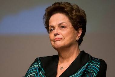 OrestesBrasil's tweet photo. Fico só vendo um monte de gente que lutou para derrubar a primeira mulher a liderar o país, fazendo discurso hipócrita de empoderamento.
Na imagem de Dilma Roussef, desejo feliz dia das mulheres para todas as guerreiras que lutam pra sustentar suas famílias, este país e a busca por igualdade!
Vocês são o alicerce! 👏