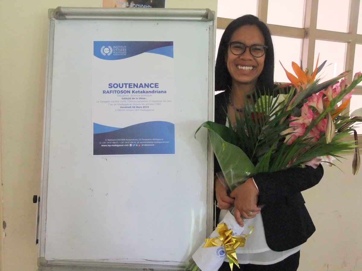 KeRafitoson's tweet photo. 5y. ago on #IWD2019 I became a Dr in #PolSc in 🇲🇬 Memories abt anxiety, my boys missing because of a contest at school, Prof. #RichardMarcus's patience towards the creepy internet, Alicia's bald head, & sweet pea Mary-Ann bursting in my belly!! All about passion and craziness! 🔥 https://t.co/MfwTtHjmIX