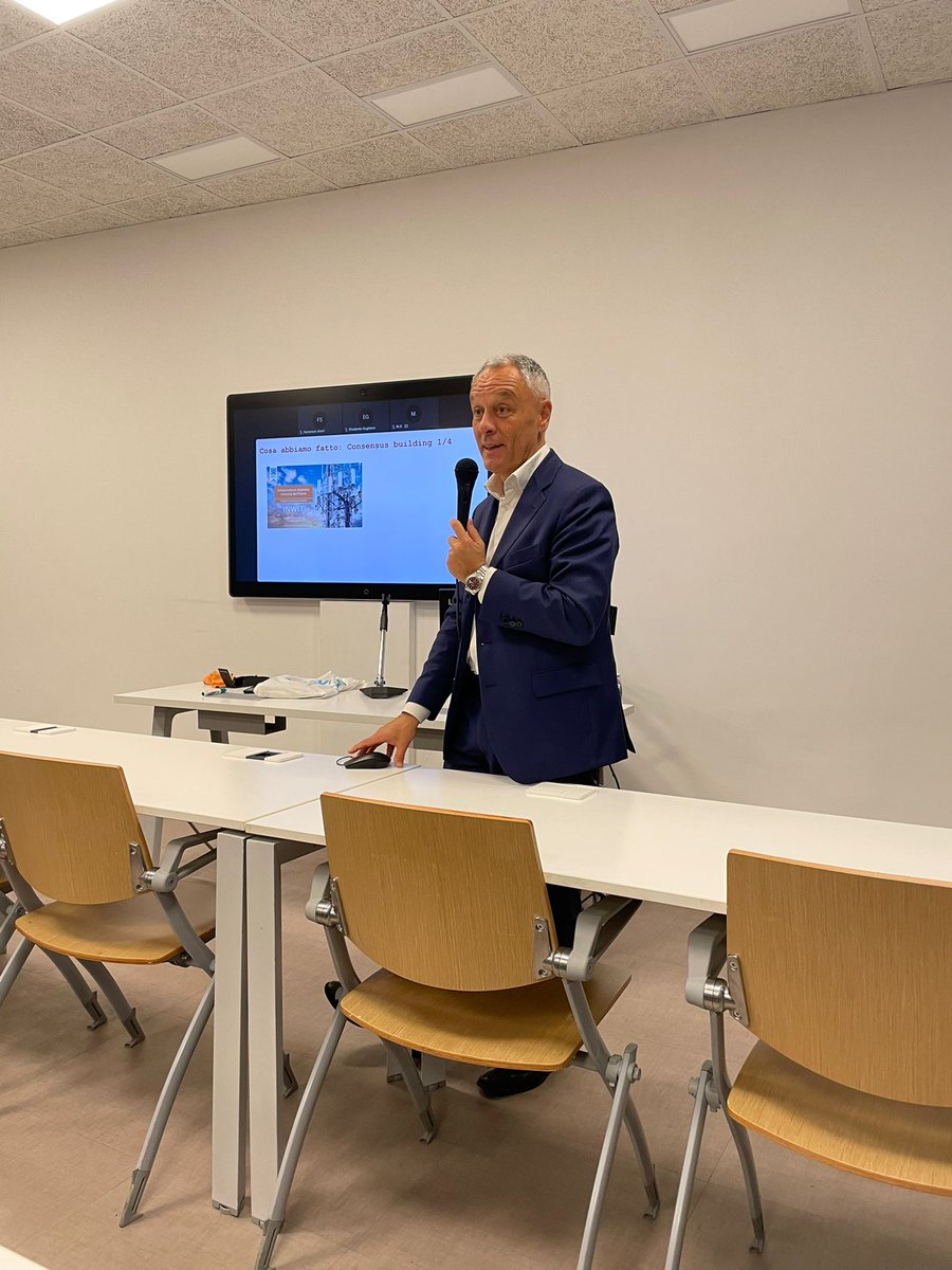 supermik14's tweet photo. Oggi al Corso executive in #Giornalismo e #informazione #multimediale @Zeta_Luiss @UniLUISS di @riotta e @DeAngelis_tw a parlare di #fakenews e #disinformazione su #5G e #limiti elettromagnetici #cem

@CantarellaSarah @AryFiora @StefanoDeNicolo @INWIT_Official #SharingConnections https://t.co/575WNYTBb3