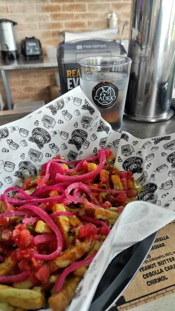 <a href="/CervezaCadejo/">Cadejo Brewing Company</a> tiene las Malcriadas Burger by Cadejo. Qué onda más rica. 
Prueben La Perversa. Una delicia