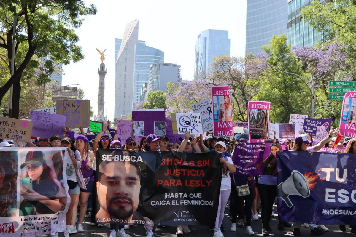 Pajaropolitico's tweet photo. 🟣#8M2024 | Miles de mujeres en CDMX marchan por el Día Internacional de la Mujer.
#MarchamosJuntas
📸@elycruzla