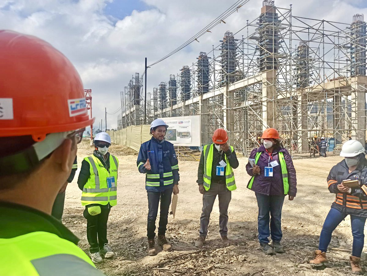 RegiotramCFRO's tweet photo. 🚆Hoy recibimos en las obras del Patio Taller El Corzo, la visita de la Contraloría General de la República @CGR_Colombia veedurías ciudadanas y a la @efrcundinamarca como proceso participativo, para conocer los avances de la obra del proyecto Regiotram de Occidente👷🏻♂️🚧👷🏻♀️
#CFRO https://t.co/K57qMfKS7k