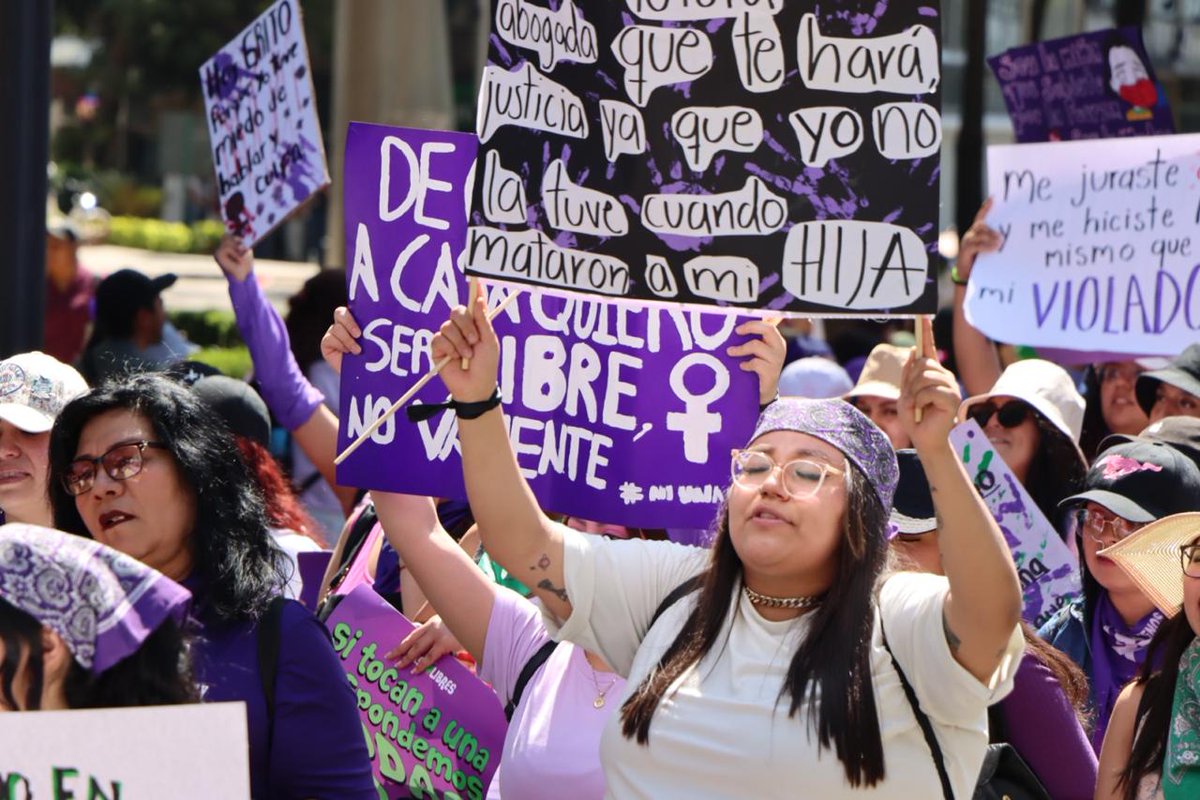 Pajaropolitico's tweet photo. 🟣#8M2024 | Miles de mujeres en CDMX marchan por el Día Internacional de la Mujer.
#MarchamosJuntas
📸@elycruzla