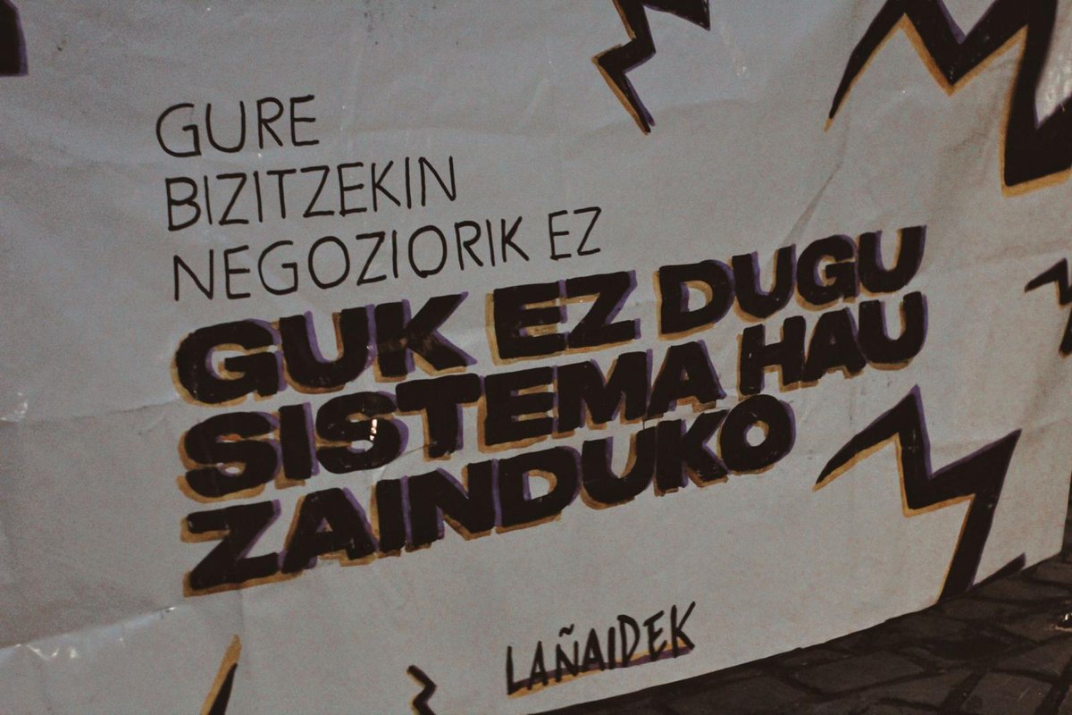 LeitzaLanaidek's tweet photo. Merezi du mugimendu honen parte izateak, mundua aldatzen ari da eta gu mundua aldatzeko ari gara!

GORA BORROKA FEMINISTA!
GORA EUSKAL HERRIA FEMINISTA! 
💜🔥 https://t.co/YyOcVTEPfG