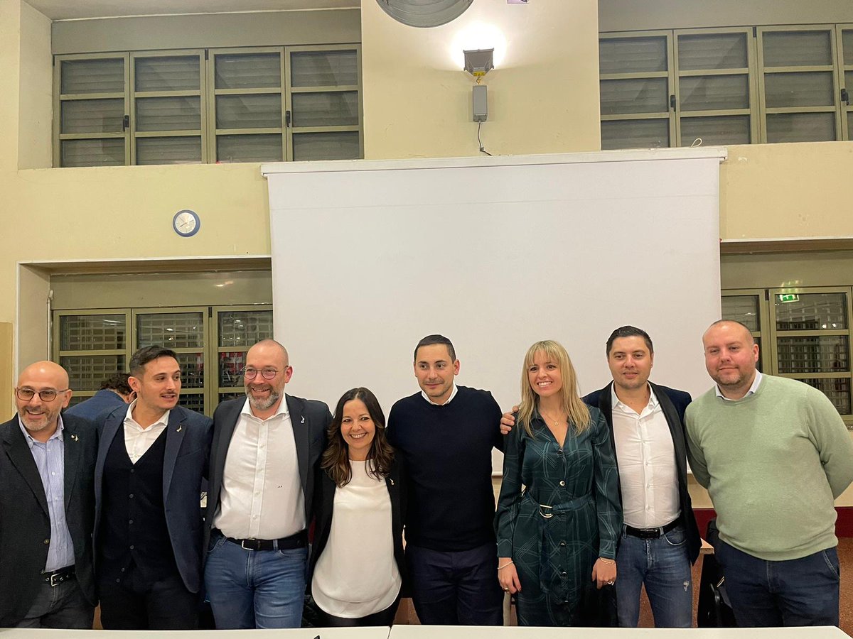 CON GRINTA E PASSIONE VERSO LE PROSSIME EUROPEE
"Difendiamo la nostra identità e le nostre tradizioni in Europa"
Splendida serata a Torino, insieme all'On. Alessandro Panza e tantissima gente, per confrontarci sulle sfide europee, sui disastri di questi 5 anni della commissione