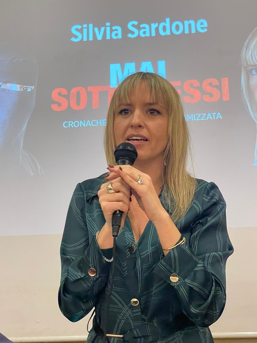 SardoneSilvia's tweet photo. CON GRINTA E PASSIONE VERSO LE PROSSIME EUROPEE
"Difendiamo la nostra identità e le nostre tradizioni in Europa"
Splendida serata a Torino, insieme all'On. Alessandro Panza e tantissima gente, per confrontarci sulle sfide europee, sui disastri di questi 5 anni della commissione europea e per raccontare le nostre proposte.