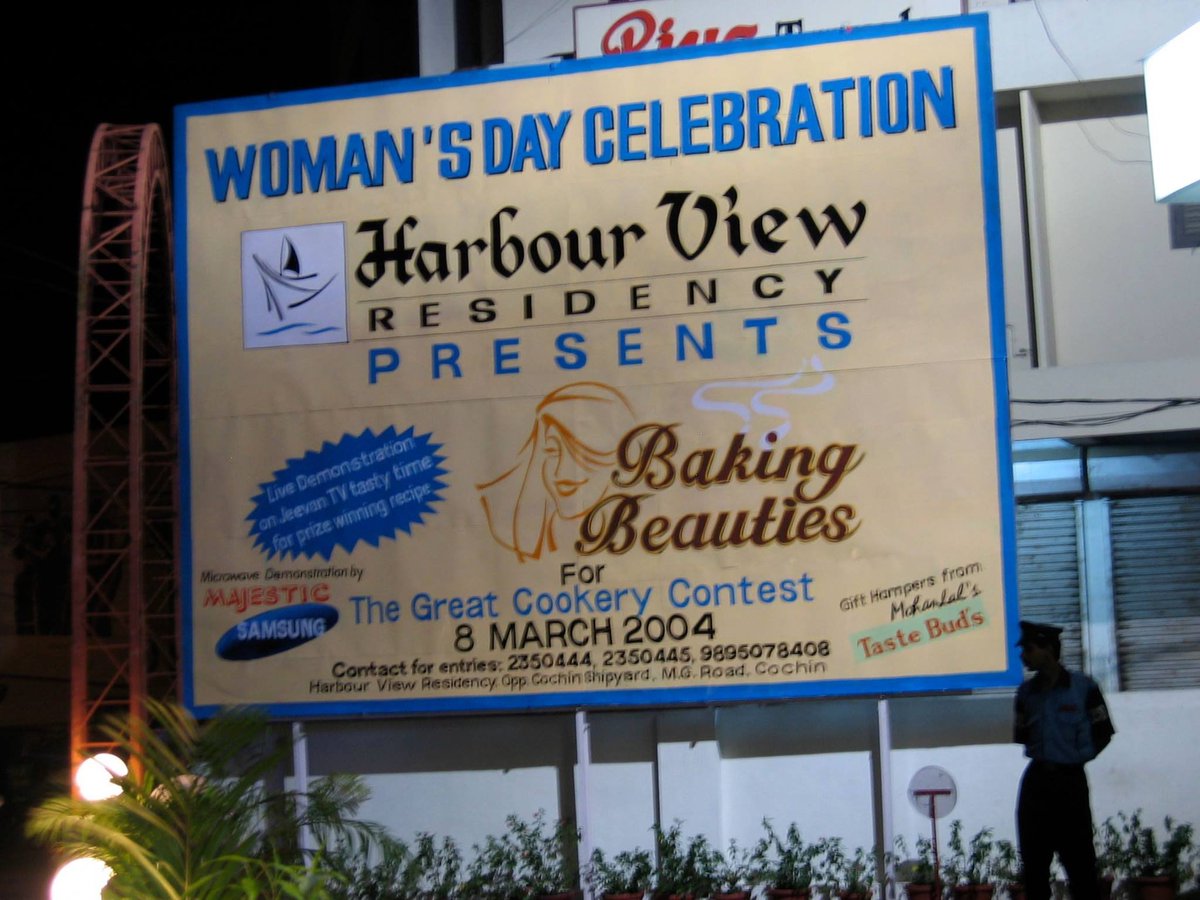 I took this photo in Cochin, India some 20 years back. Happy women's day all. 🤣🤣