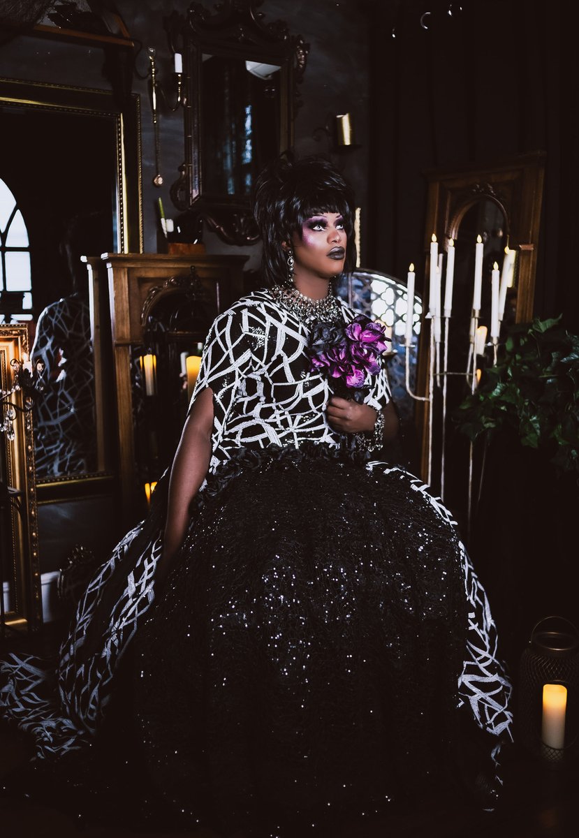 sapphiracristal's tweet photo. when prompted to "goth it up", I had to question what  "goth" is. As a black person, it's not something I identified with as there was not much representation of it in media growing up. This is me becoming that representation for the goth community. https://t.co/RRJC3CADMk