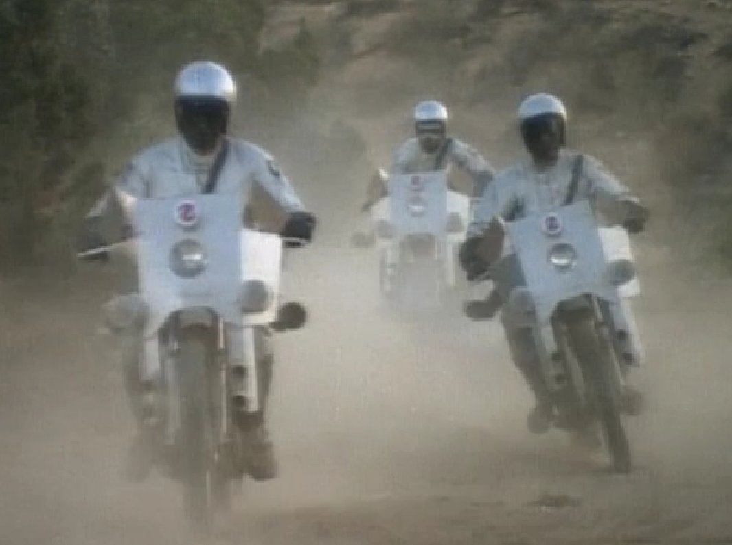 QueenMopp's tweet photo. Diese Motorradfahrten erinnern mich an den Bike-Porno #Deathsport.
#SemiSuper #InfraMan #InvasionAusDemInnerenDerErde #InfraSuperman #JubelFaZ #LezFaZ #SchleFaZ #WirSindSchleFaZ https://t.co/QI3pTjFZ7Z