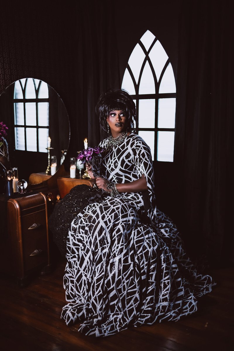 sapphiracristal's tweet photo. when prompted to "goth it up", I had to question what  "goth" is. As a black person, it's not something I identified with as there was not much representation of it in media growing up. This is me becoming that representation for the goth community. https://t.co/RRJC3CADMk