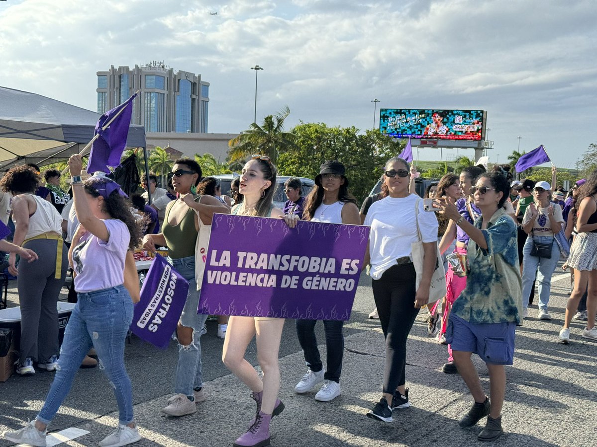 ColeFeminista's tweet photo. ¡PIQUETE EN EL EXPRESO!
#8MPalExpreso
#NosotrasXNuestrasVidas #ParoDeMujeres #8M https://t.co/UVVadRlOan