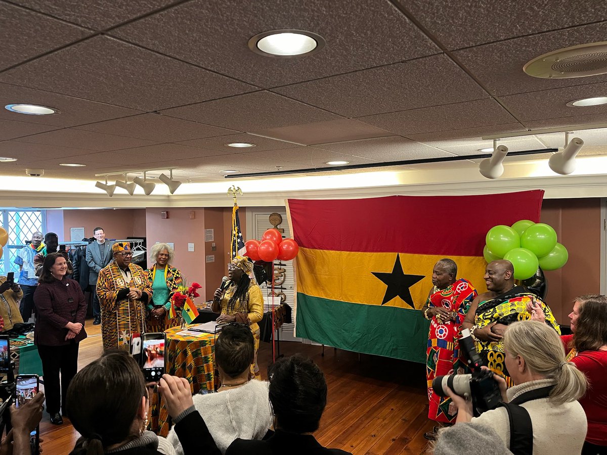 RepSpanberger's tweet photo. This week, my team was in Fredericksburg to celebrate Ghana Friendship Day with Ghanaian Ambassador Mahama!

Ghanaians have contributed greatly to the cultural tapestry of our Commonwealth — and my team enjoyed learning more about the vibrant Ghanaian community in VA-07. https://t.co/dhpCqOSAKG