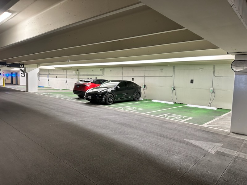 TeslaCharging's tweet photo. New Tesla Wall Connector: Las Vegas, NV - Paradise Rd (12 stalls) 
https://t.co/Ok6Q9Gly2I https://t.co/QtnclTbm4t