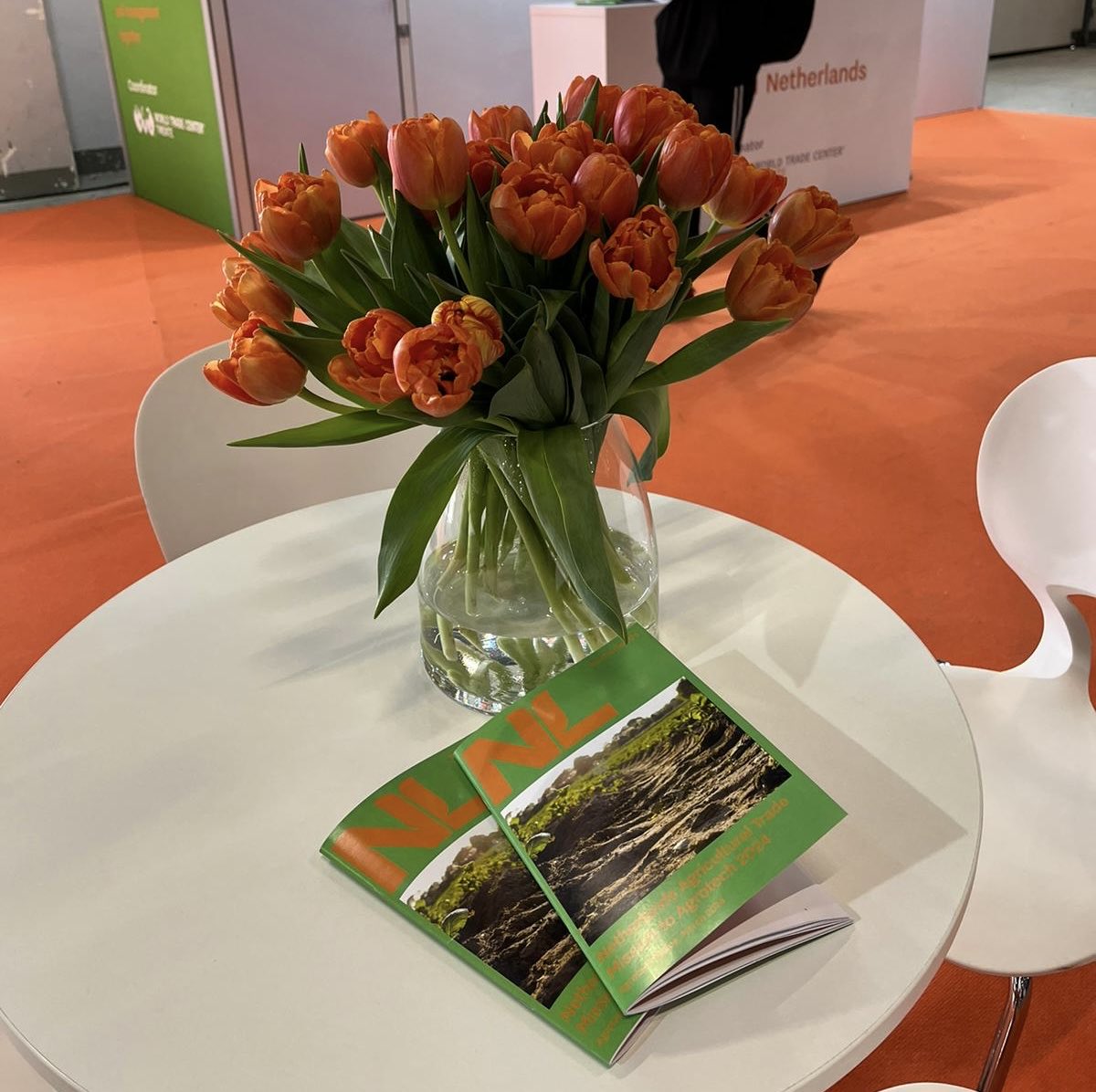 Dutch consortium focussing at soilmanagement present at agrofair in Kielce Poland farmingthefuture.nl/en/about-soil-…