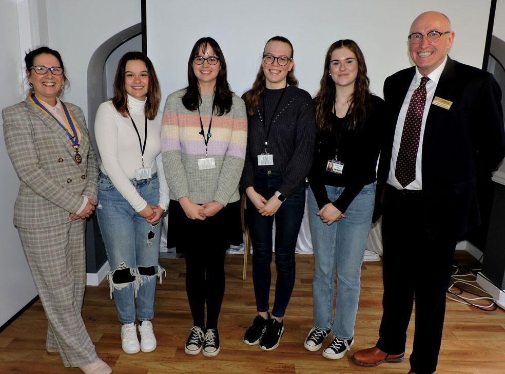 DarlRotary's tweet photo. From making cancer care packages, to writing to lonely people, to supporting children in Africa, @QEInteractClub gave @DarlRotary a taste of the many great projects they undertake. Here with President Michelle Thompson (left) @wondermum2009 and host Kevin Robinson @Robbo_2016 https://t.co/8OnDMlx90S