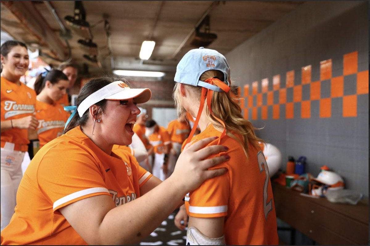 B3: Mealer Time! 🧡

Laura Mealer is the first player to hit three home runs in a single game since Lauren Gibson did so against Ole Miss on 4/20/2013