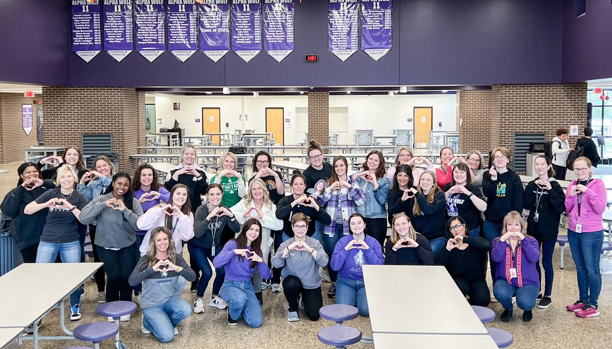 Ms_Varney_'s tweet photo. Grateful to work with such an amazing group of women @whs_wolves 💜 Happy International Women’s Day - you all make work seem less like work 🐺💜 Go Wolves! #IWD2024 #InspireInclusion #BetterTogetherWPS #WyomingWolves https://t.co/m1fyrYAoz3