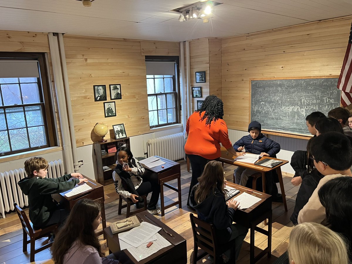 BrownPocoBlue's tweet photo. Poco Middle Schoolers went to the Bethany Arts Community to explore the Black History and Culture exhibit. They experienced a walk through time culminating in a gallery walk of lives of important black figures from this area of Westchester, including Greenburgh’s Cab Calloway! https://t.co/2M5K8qsnTJ