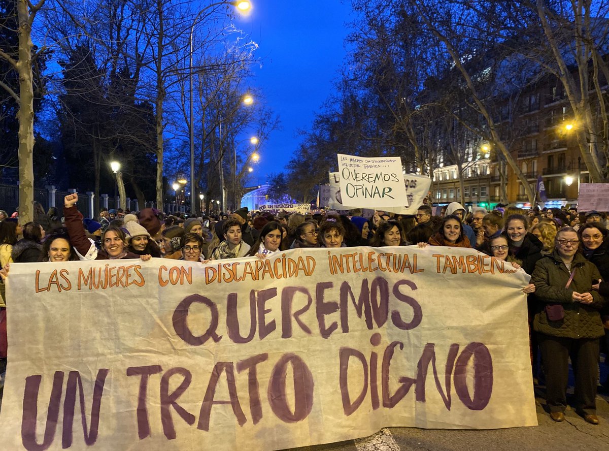 PlenaMadrid's tweet photo. 💜 ¡No hay palabras!

¡➕ de 100 mujeres con discapacidad intelectual nos hemos juntado en el bloque de @PlenaMadrid de la manifestación del #8deMarzo!

Hemos reivindicado nuestros derechos en un ambiente impresionante y lleno de ilusión y alegría 🍀

#YoTambién #NosotrasTambién https://t.co/FuMczrZDtE