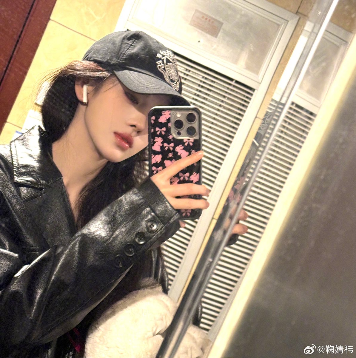 鞠妈嘴穴大放送，又酷又美太反差了🥵 https://t.co/SuqKOinare