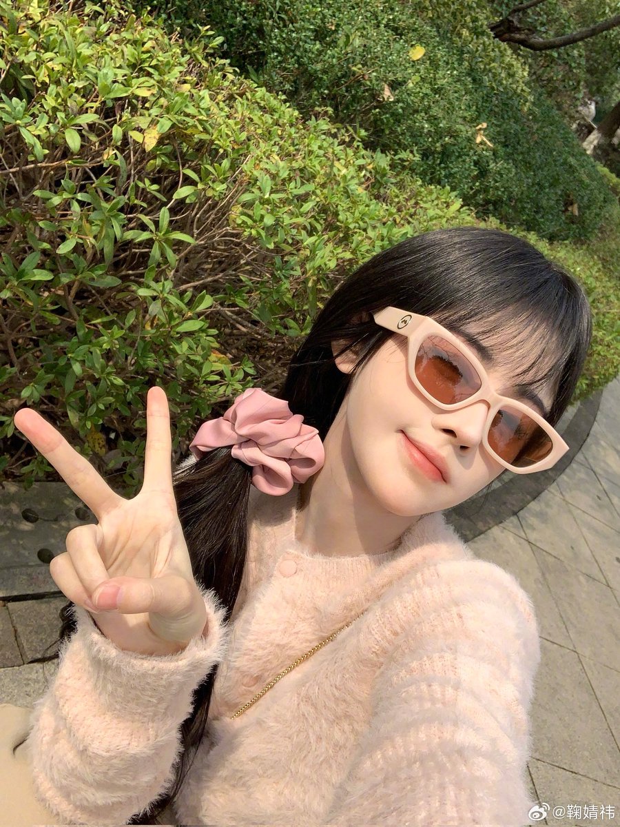鞠妈嘴穴大放送，又酷又美太反差了🥵 https://t.co/SuqKOinare