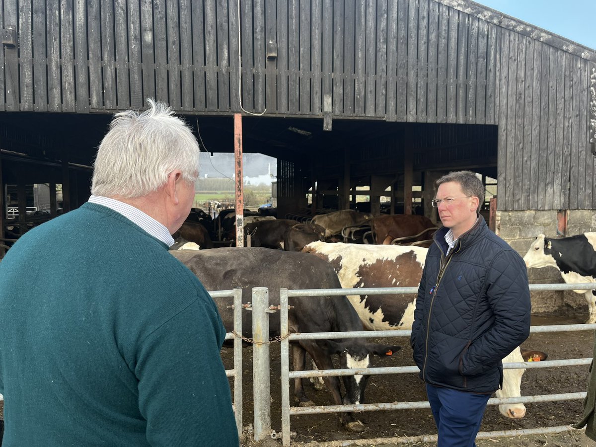 Great to have @robertcourts out on farm today at Step Farm, Faringdon thanks to the Saunders family. Good discussions around sustainable farming and organics. I’m looking forward to getting candidates from all parties out to meet @nfusouth members in such an important year.