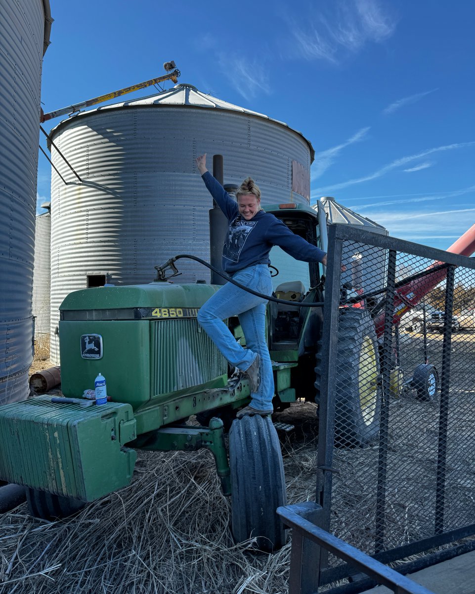 FemaleRancher's tweet image. Refueling the tractor calls for a spontaneous photo session! 🚜📸 Sometimes the everyday moments make the best memories. #FarmLife #TractorVibes #SpontaneousMoments. ▶️ Femalefarmerrancher.com