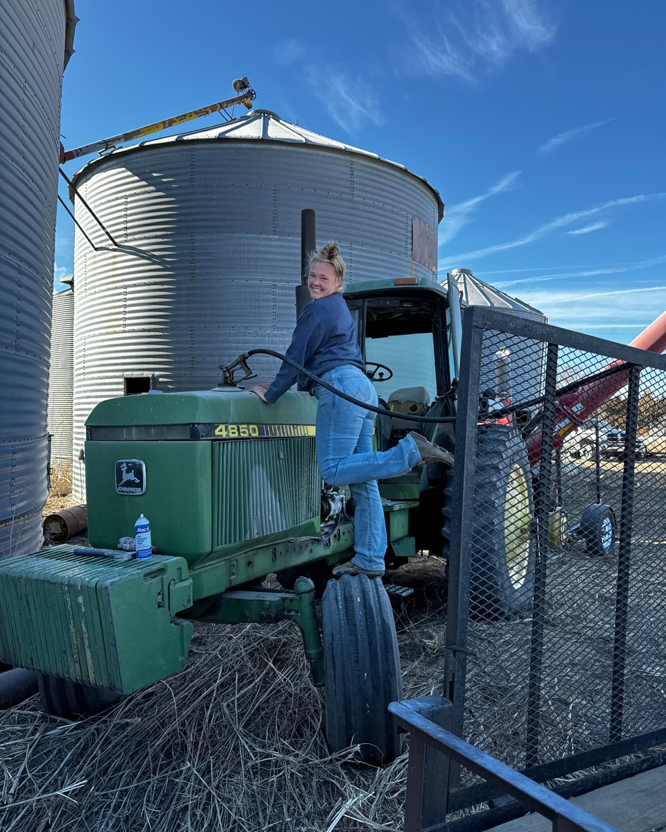 FemaleRancher's tweet image. Refueling the tractor calls for a spontaneous photo session! 🚜📸 Sometimes the everyday moments make the best memories. #FarmLife #TractorVibes #SpontaneousMoments. ▶️ Femalefarmerrancher.com