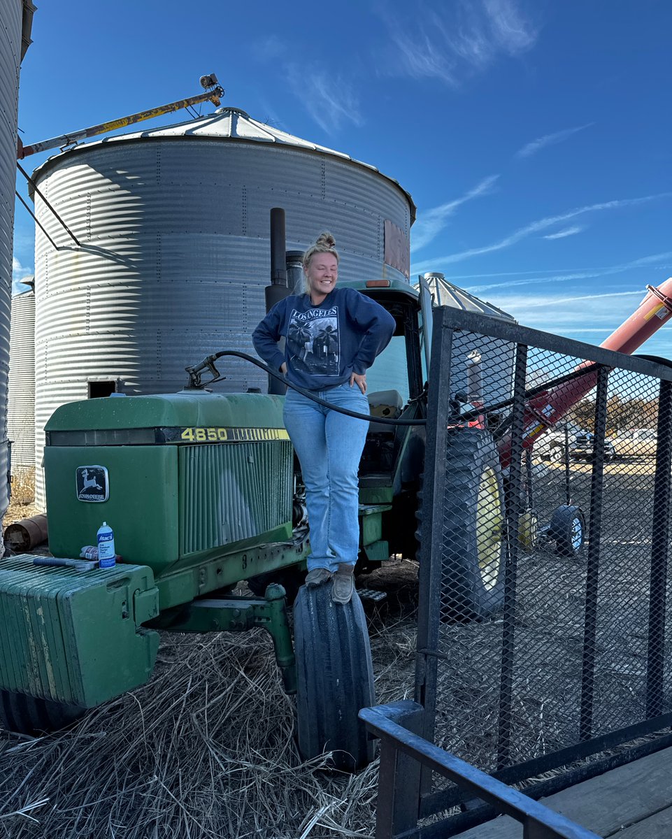 FemaleRancher's tweet image. Refueling the tractor calls for a spontaneous photo session! 🚜📸 Sometimes the everyday moments make the best memories. #FarmLife #TractorVibes #SpontaneousMoments. ▶️ Femalefarmerrancher.com