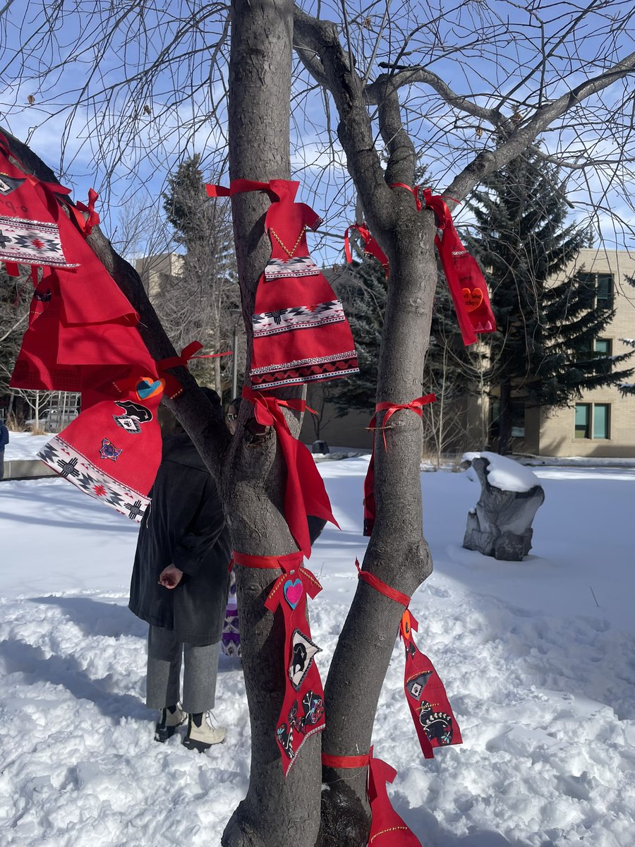 Our today’s Land-based class was dedicated for honoring and respecting Indigenous women and Two Spirit communities. @MountRoyalU @decolonial_sig @RWOKForum #WomansDay @Indigenous_ca @ASA_SREM