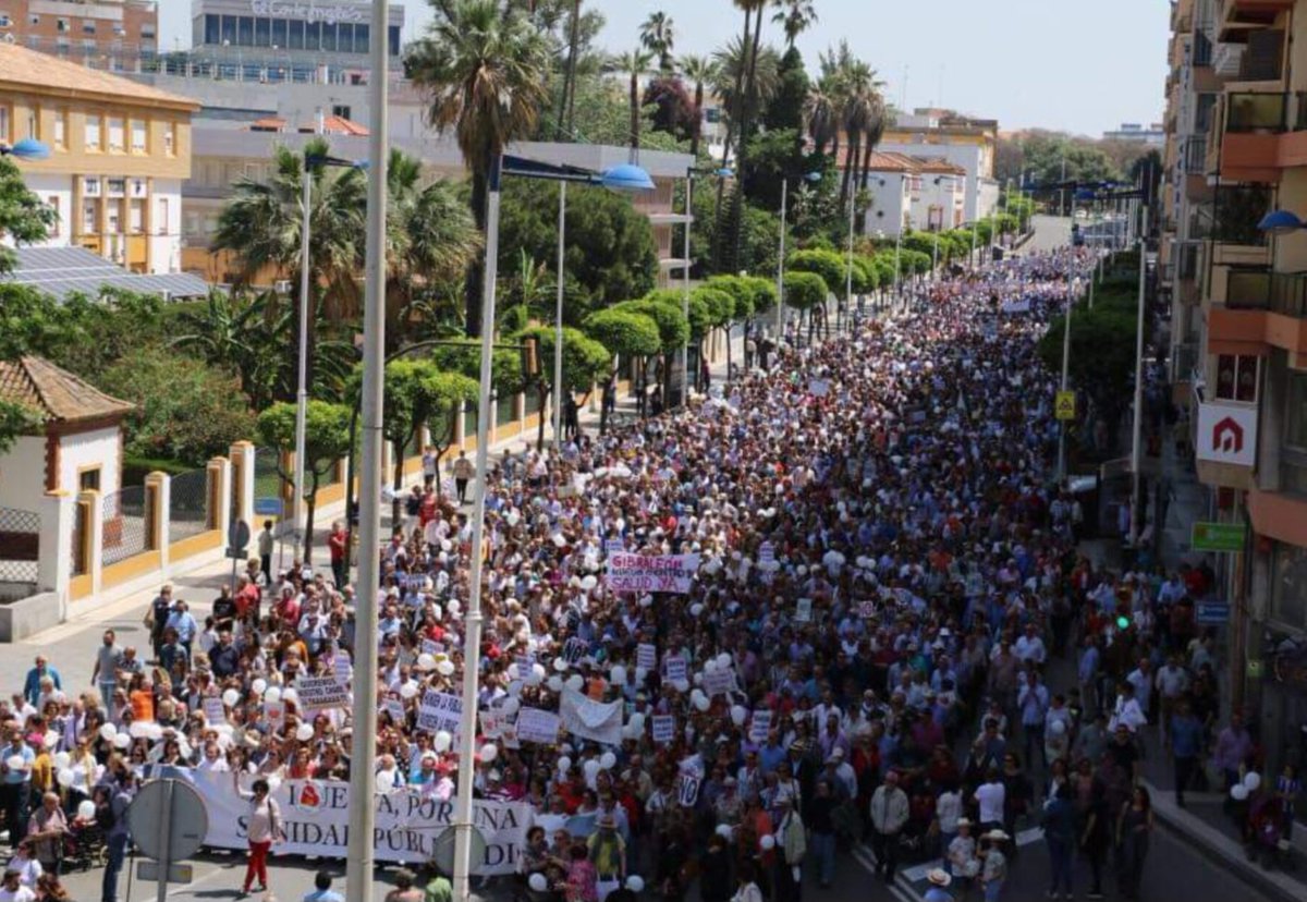 cusosanchez's tweet photo. @Somos1Minuto @somosONUSAP Me alegra que Huelva retome estas reivindicaciones.
Al verlo me he acordado de las manifestaciones de 2017 a las que fui como miles de onubenses. Ojalá se recuperen.

(Créditos de la foto a quien corresponda. Encontrada en el grupo #HuelvaPorUnaSanidadDigna de Facebook) https://t.co/QlYFl58JoM