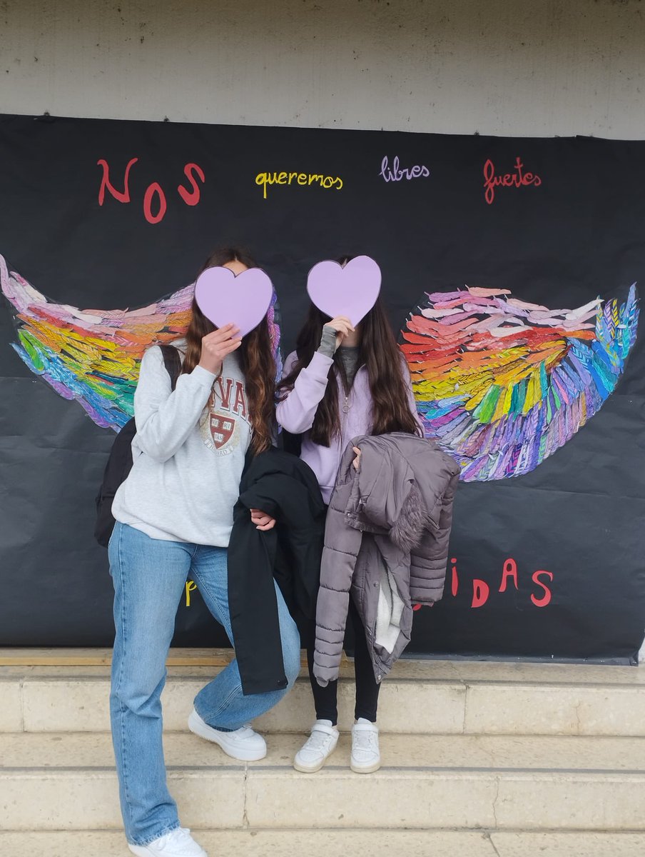 IesCastillos's tweet photo. 💜💜Photocall por las #MUJERES💜💜

Nos queremos #libres, #fuertes, #respetas y #unidas 💪🏽🙋🏼‍♀️👮🏼‍♀️👩🏽‍⚕️👩🏻‍🍳👩🏽‍🌾🧕🏼👷🏽‍♀️🕵🏼‍♀️👩🏾‍🏭👩🏼‍🎓👩🏽‍🏫👩🏻‍🔧👩🏼‍🔬👩🏽‍🎨👩🏼‍🚒👩🏽‍✈️👩🏻‍🚀👩🏼‍⚖️ 💪🏽

El alumnado de #PPME junto a algunos grupos de #FP ha preparado este mural por la #libertad de todas las #mujeres 👏🏼👏🏼 
🔽 https://t.co/1rAvF85F4a