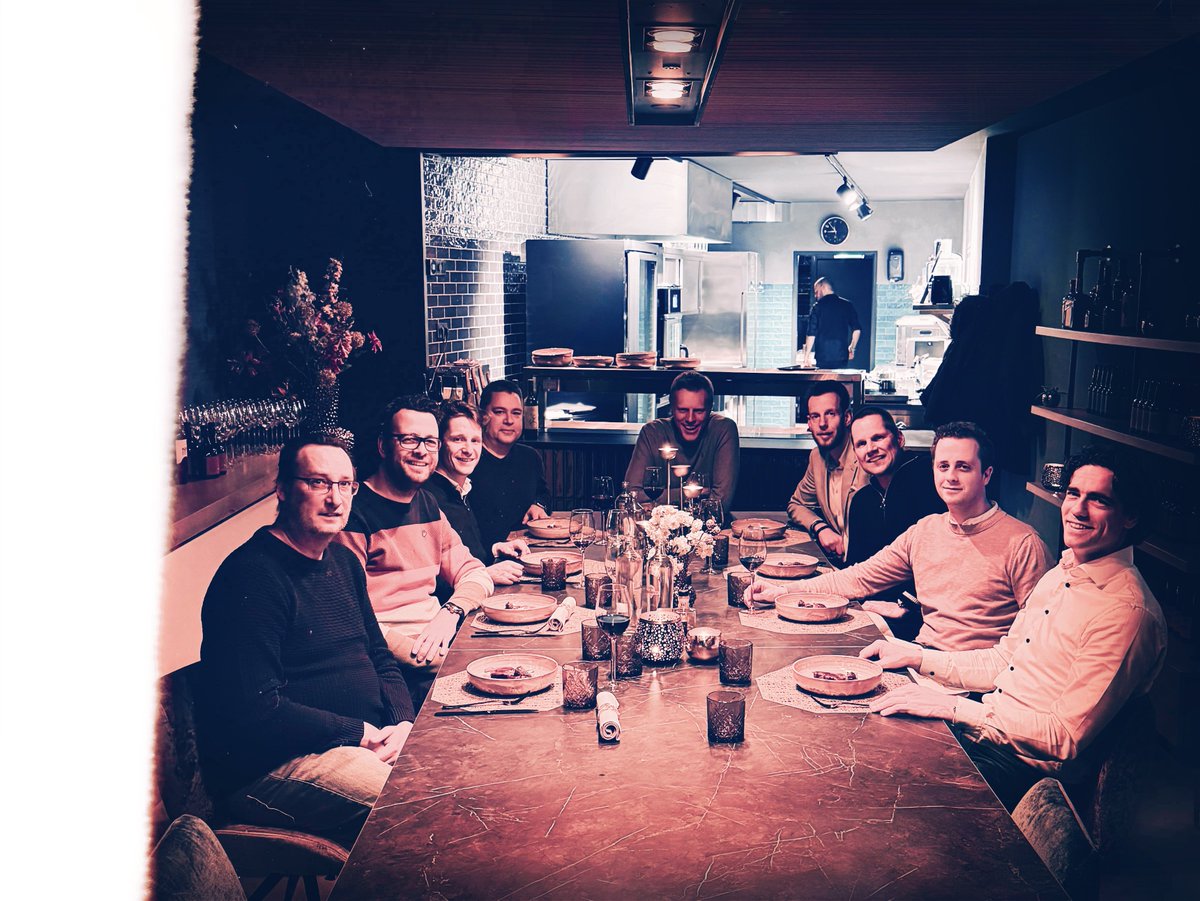 gerrydekker's tweet image. Compera ﾒ SMAEK Atelier

Gisteravond een kijkje genomen in de keuken van SMAEK tijdens onze business meeting! M.b.v. een van hun chefs hebben we de laatste hand gelegd aan ons heerlijke 5-gangenmenu!

#restaurantsmaek #atelier #kookstudio #geldrop #compera #gaultmillaunederland