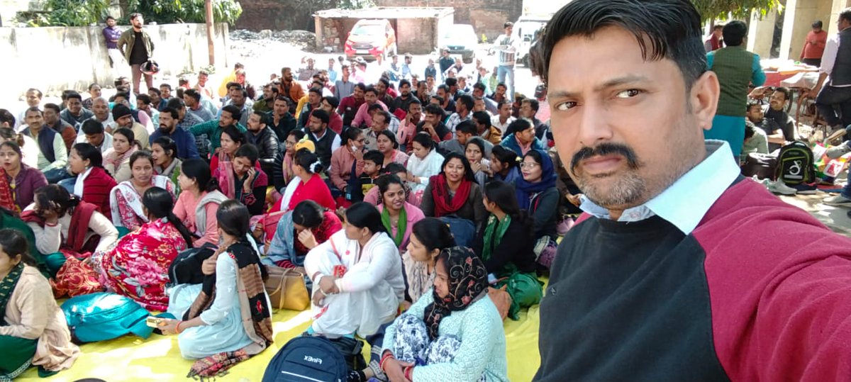 arpitsr59124391's tweet photo. #12460_शिक्षकभर्ती

@myogiadityanath @bstvlive @ChiefSecyUP @sanjuydv आपसे निवेदन है 2 महीने से बेरोजगार हो चूके है एसे कई लोग जो रोजगार कही न कही कर रहे थे नोकरी छोड़ कर ज्वॉइन किए अब विद्यालय न मिलने मानसिक प्रताड़ना से झेल रहे है कही जा नही सकते मार्कशीट विभाग में जमा है जल्द से जल्द निस्तारण कराने की कृपा करे जिससे आपके द्वारा जो नियुक्ति पत्र वितरिक्त किए है उनपर ये सभी नवनियुक्त अध्यापक की जीवन यापन के लिए सैलरी सुरु हो सके