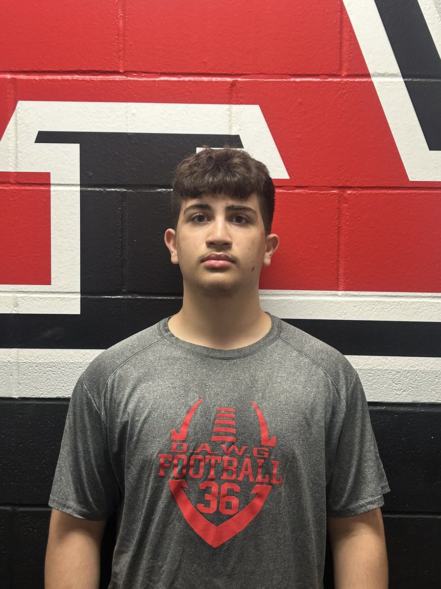 AHSDawgFootball's tweet photo. Congratulations to our Week 7 Off-Season Athletes of the Week!
Freshman-Amir Arianpour
Big- @titus_223 
Skill- Zaveon Tillman

#sicem24 https://t.co/gX7KrFldu2