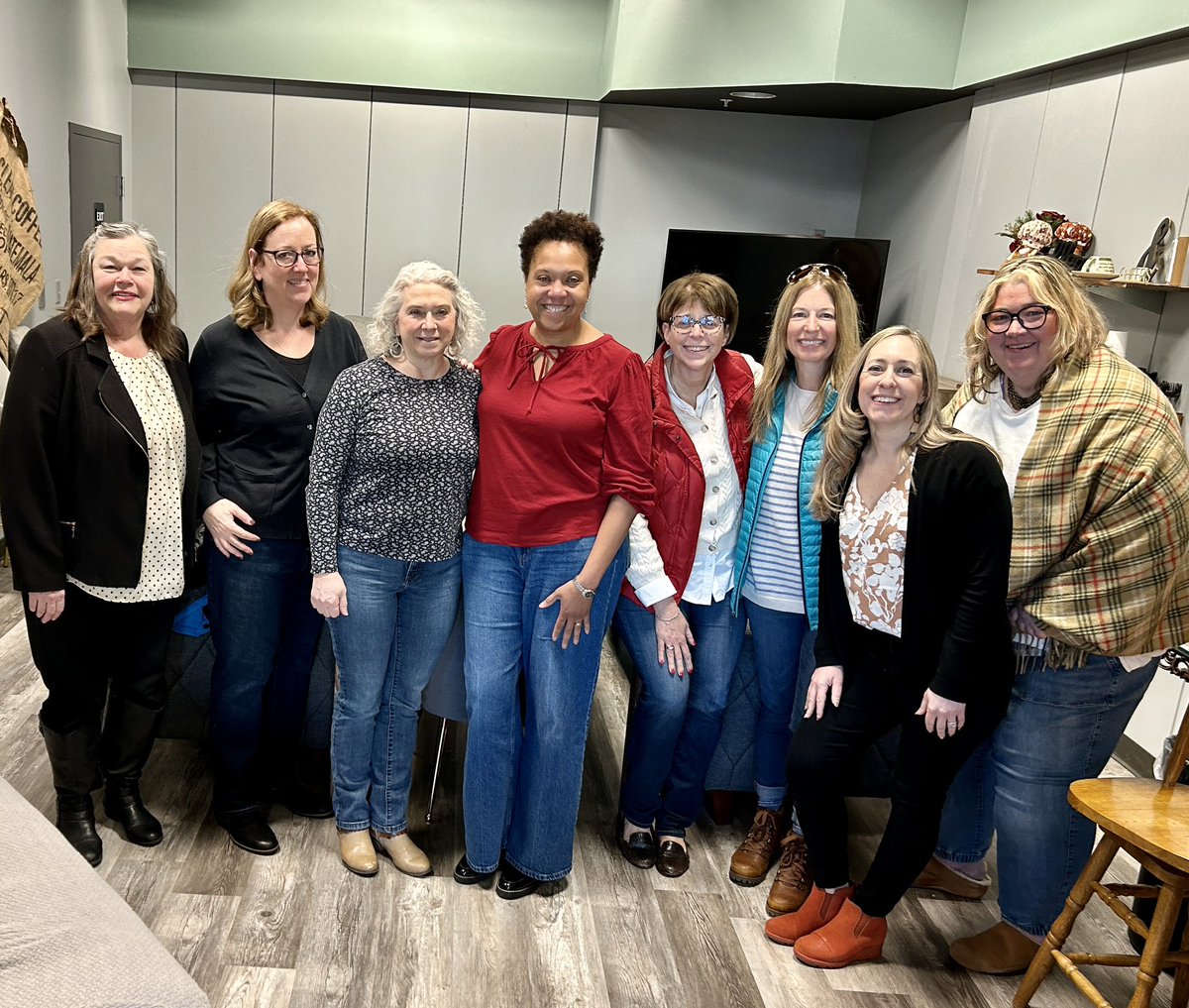 colleenpierre's tweet photo. I loved spending the morning with this amazing group of women who gather monthly ☕️ and discuss all things #marketing. This group has been meeting together since 2019 - even through the pandemic meeting virtually 👩🏽‍💻.I'm particularly grateful today on #internationalwomensday https://t.co/YWFJ6ET6Tn