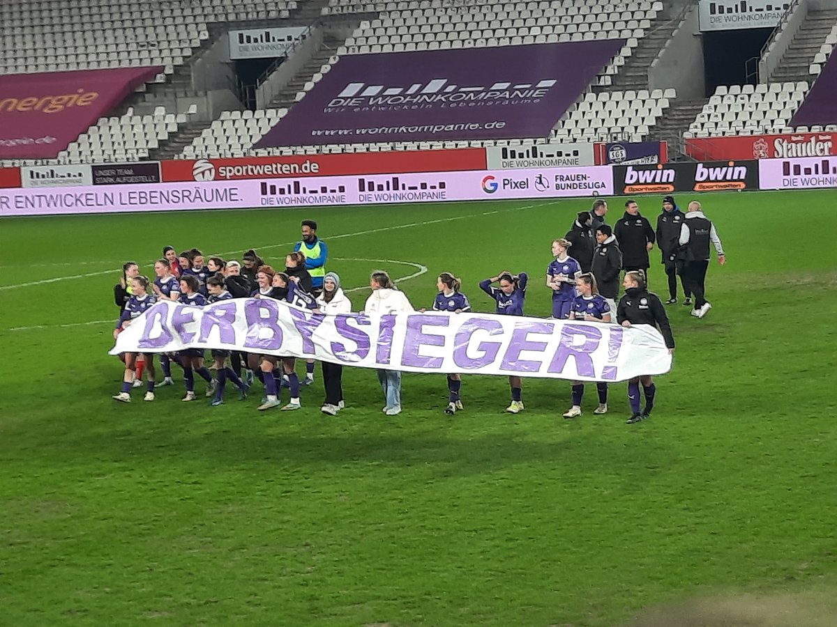 Schebo8's tweet photo. DERBYSIEGER 💜🤍⚽🥳
#Derby
#Essen
#SGSEssen
#SGSmsv
#Derbysieger https://t.co/Y0WaaTa7qj