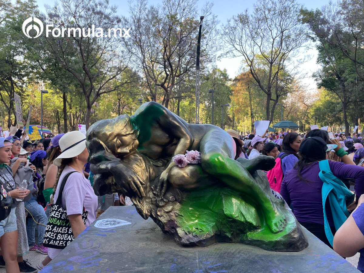 Radio_Formula's tweet photo. #8M2024 | Las esculturas son intervenidas como un acto de protesta; las mujeres no son escuchadas ante la violencia machista y feminicida que no para en México 😡.

📹 : @aseneth_her https://t.co/5u4jvVKkz8