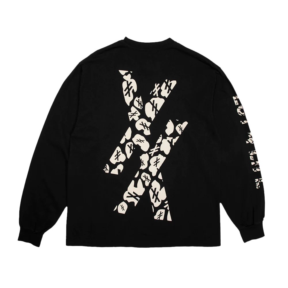 itsjusbraaah's tweet photo. Hear me out @machinegunkelly :
a tank/jersey of this design NEEDS to happen! Please? 🫡 https://t.co/0tfb6BmJJ4