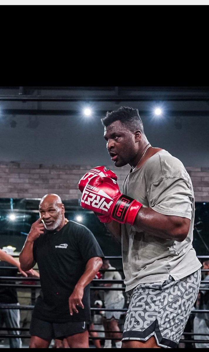 Never underestimate a man who has hope, <a href="/francis_ngannou/">Francis Ngannou</a> You always make us proud waving the flag 🇨🇲 high and higher.
#DoItAgain