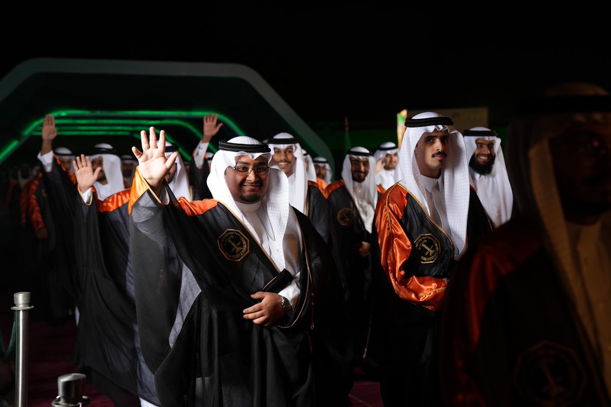newirah4's tweet photo. ﴿وقل اعملوا فسيرى الله عملكم ورسوله والمؤمنون﴾

بحمد الله وفضله تمت حفلة تخرجي من جامعة الملك فهد للبترول والمعادن بتخصص الهندسة الميكانيكية. 🎓✨

سنوات عجاف شارفت على الانتهاء، تعلمت فيها العلم والحياة.

شكرًا لأبي، شكراً لأمي، شكرًا لإخوتي، شكرًا لأصدقاء المسيرة. 

#KFUPM https://t.co/cHjHc6gd42