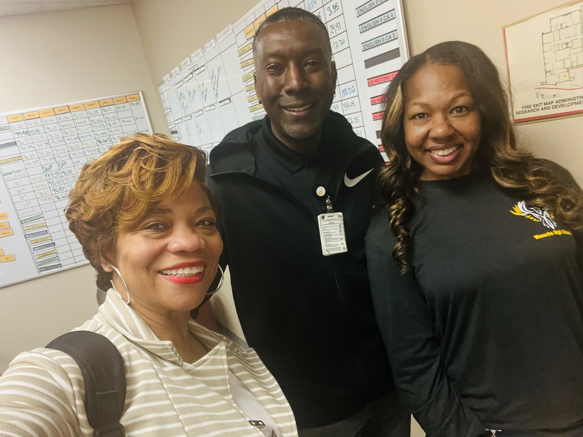 KWilliamsDLD's tweet photo. Dr. James, thanks for your support for our Aspiring Leader! #schoolwideresults #masterschedule #collaborativevision #consistentinternalcommunication #communityrelationships #LeadershipDevelopment #LeadershipMatters https://t.co/HVWuIBGh66