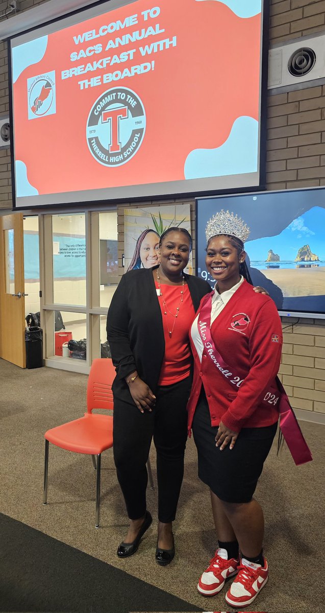 collins4atlanta's tweet photo. Celebrating TK's great work at @magviolence ๐ช๐พ, our student leaders at @APSTherrell ๐พ & the Lady Jaguars' historic win ๐ in just what we needed to end the week w/#HappyInternationalWomensDay2024! ๐๐ #whataweek #apYes @apsupdate @mjjaguars https://t.co/LqinwPHHFD