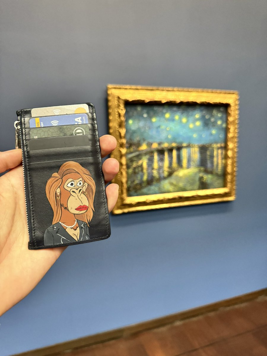Van Gogh art 🖼️ with <a href="/DApeWives/">Desperate ApeWives</a> art in Paris 🤩