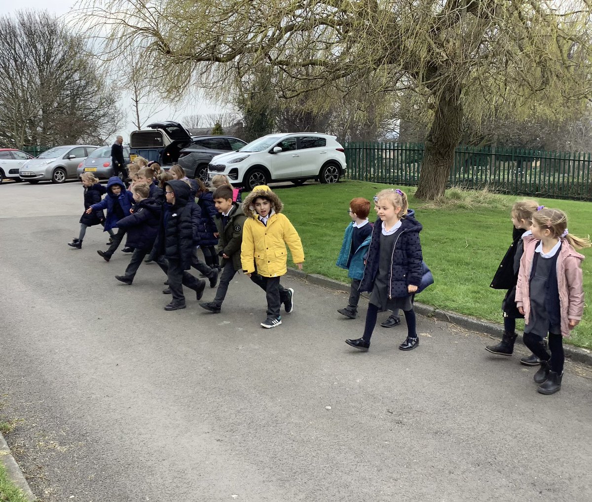 Class 1 have been learning how to stay safe crossing the road by following the Green Cross Code. 😊🚘
#gawberminimonsters #gawberwellbeing