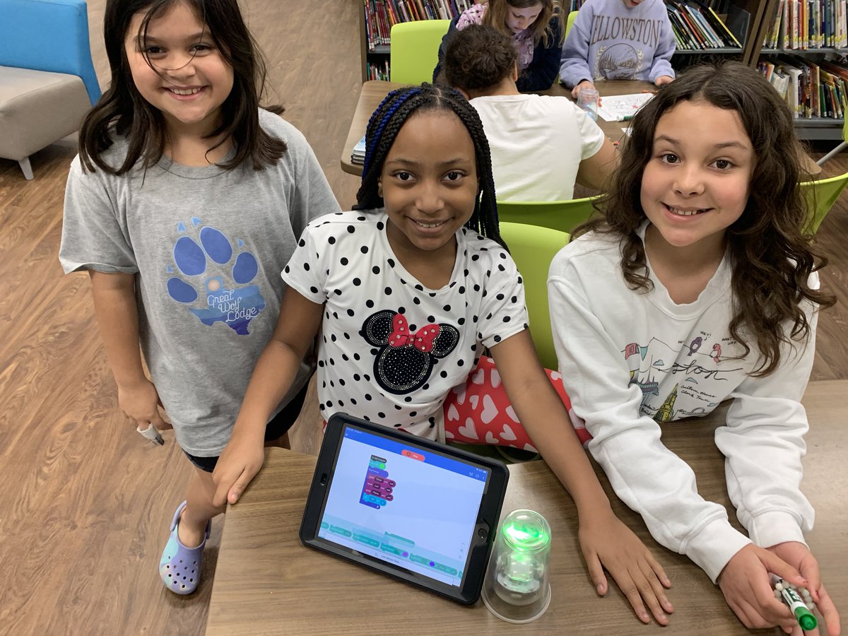 MissAndrew_FCE's tweet photo. Happy Spring Break! I hope it is as bright and joyful as these Holi light shows our upper elementary students coded this week. @HumbleISD_FCE @HumbleISD_FDN @HumbleISD_lib @HumbleISD_DDI #TheHumbleLibrarian #HumbleISDCodes #CardinalPride https://t.co/nO1wxB7kXG