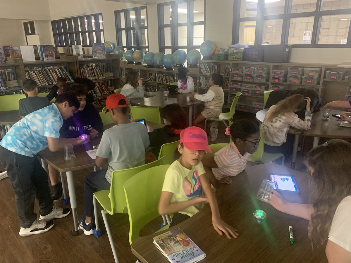 MissAndrew_FCE's tweet photo. Happy Spring Break! I hope it is as bright and joyful as these Holi light shows our upper elementary students coded this week. @HumbleISD_FCE @HumbleISD_FDN @HumbleISD_lib @HumbleISD_DDI #TheHumbleLibrarian #HumbleISDCodes #CardinalPride https://t.co/nO1wxB7kXG